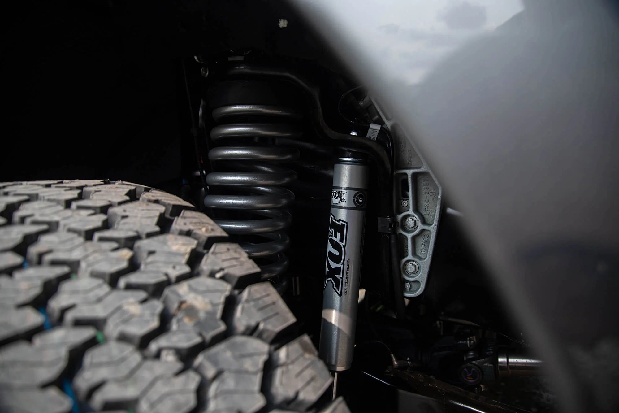 Roush 422308 1.50-Inch Front Suspension Lift Kit w/ FOX 2.0 Shocks | 2017-2025 Ford F250/F350 Super Duty