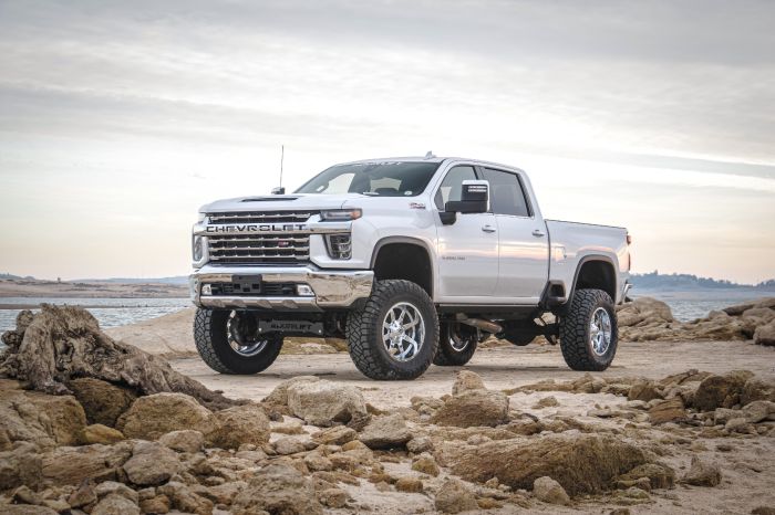 ReadyLift 44-30801 8 Lift Kit with Fabricated Control Arms & SST 3000 Shocks | 2020-2024 GM Silverado/Sierra 2500HD/3500HD 4WD