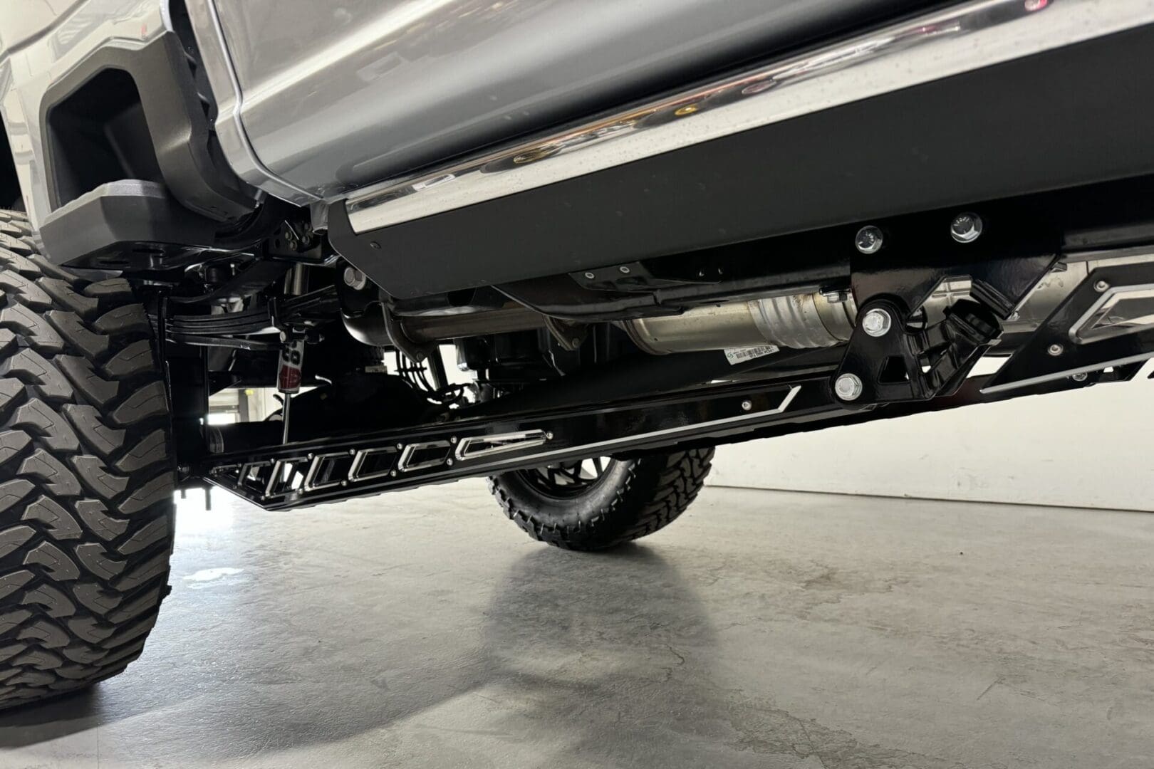 McGaughys 57250 Traction Bar Kit | 2023-2025 Ford F250 4WD Short Bed