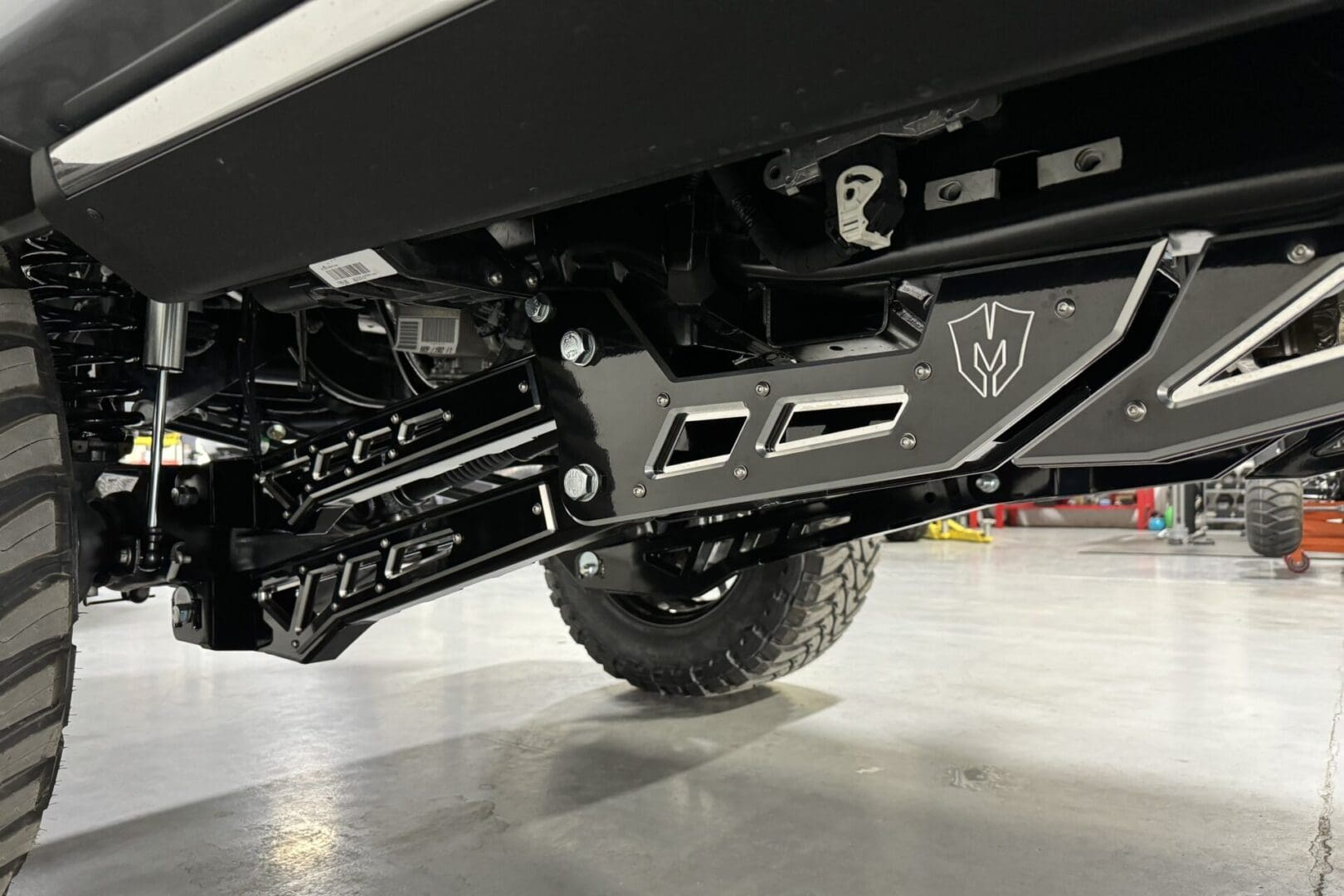 McGaughys 57408 8 inch S/S Lift Kit | 2023-2025 Ford F250 4WD