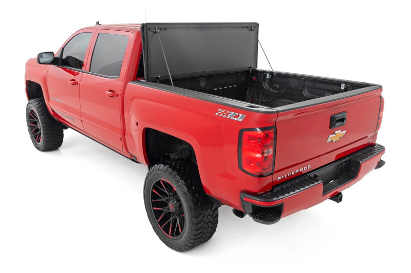 Rough Country 49119551 Hard Tri-Fold Flip Up Bed Cover | 2014-2019 GM Silverado/Sierra 2500HD/3500HD 5.8ft Bed