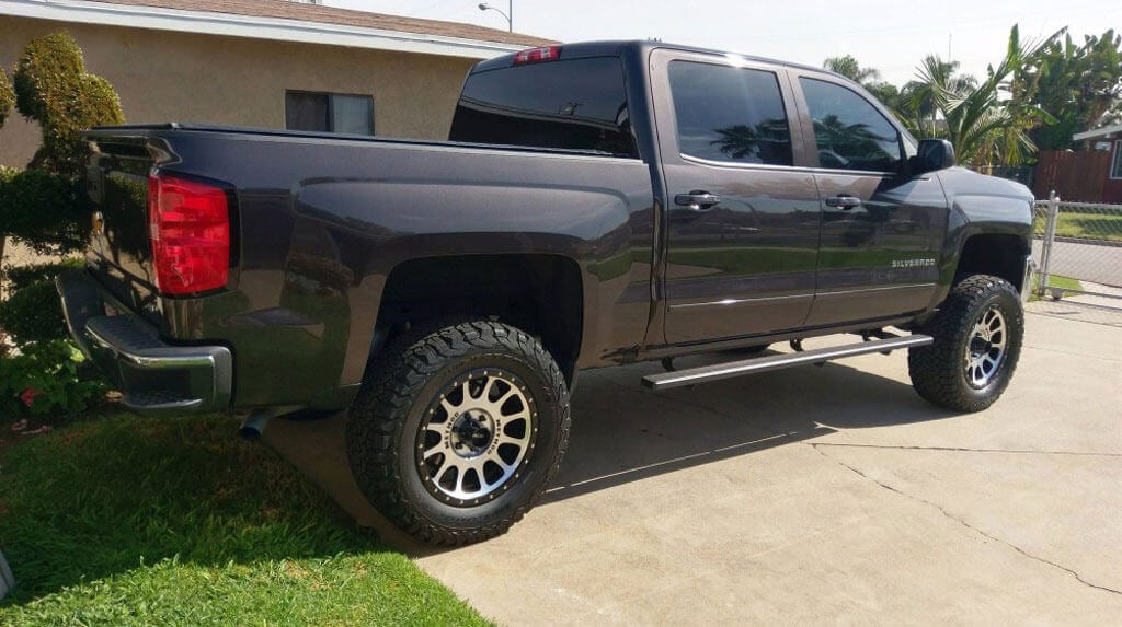 Method MR30589087318 305 NV 18x9 inch Machined with Matte Black Lip 18mm Offset Wheel | 1994-2024 Ford F250/F350 Super Duty