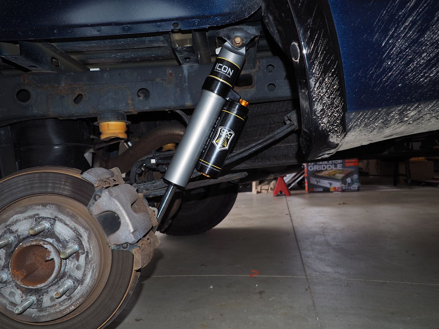 ICON 37701P VS 2.5" Aluminum Piggyback Reservoir Rear Shocks - for 3-6" Lift - (Pair) | 1999-2025 Ford F250/F350 Super Duty 4WD